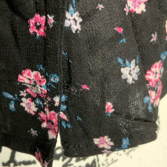 #71 EUC Urban Outfitters & Kimchi Blue Black Floral Button Down Blouse Size M - Picture 2 of 4